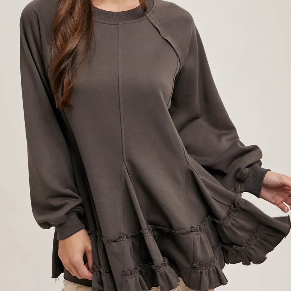 323 ⭐️SALE⭐️NWOT Boutique French Terry Ruffled Tiered Hem Tunic Sweatshirt.
